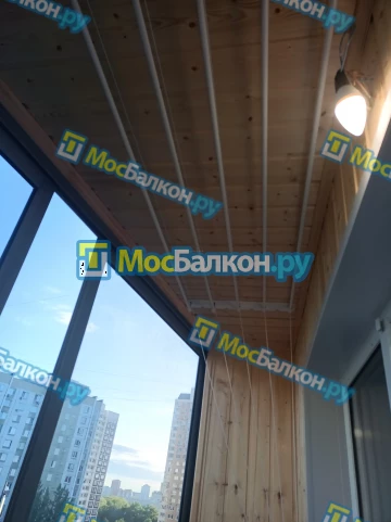 Отделка балконов деревянной вагонкой в Москве