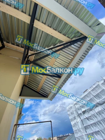 Крыша на балконе в Дзержинском монтаж и ремонт по выгодной цене от МосБалкон