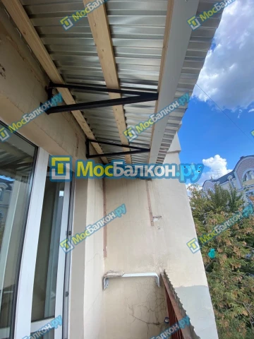 Крыша на балконе в Дзержинском монтаж и ремонт по выгодной цене от МосБалкон
