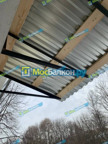 Крыша на балконе в Дзержинском монтаж и ремонт по выгодной цене от МосБалкон