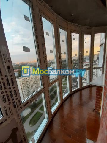 Остекление панорамной лоджии  от пола REHAU