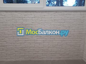 Отделка балкона декоративным камнем
