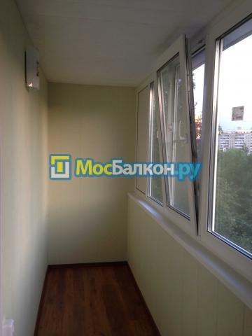 Отделка и ремонт балкона с установкой окон REHAU